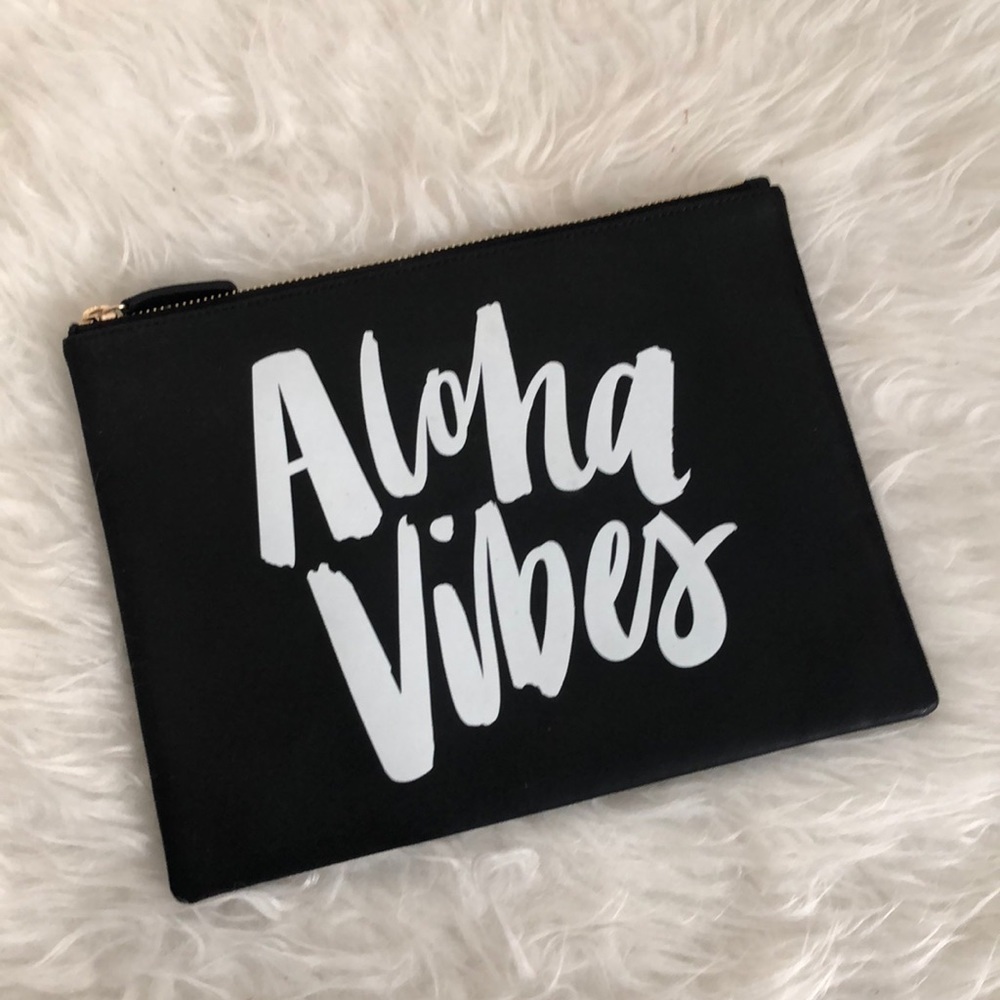 Like New Aloha Vibes Clutch - Picture 3 of 7